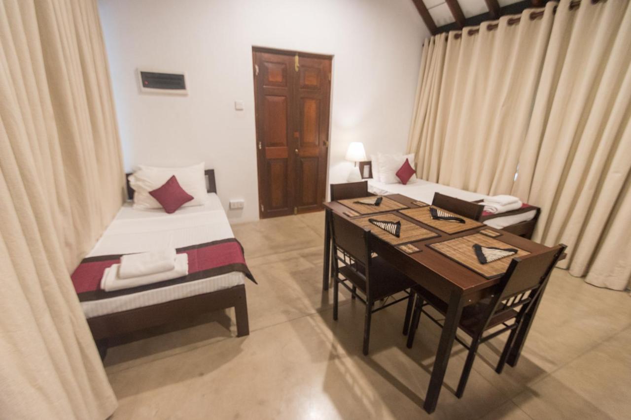 Bed and Breakfast Om Shambhala Colombo Esterno foto