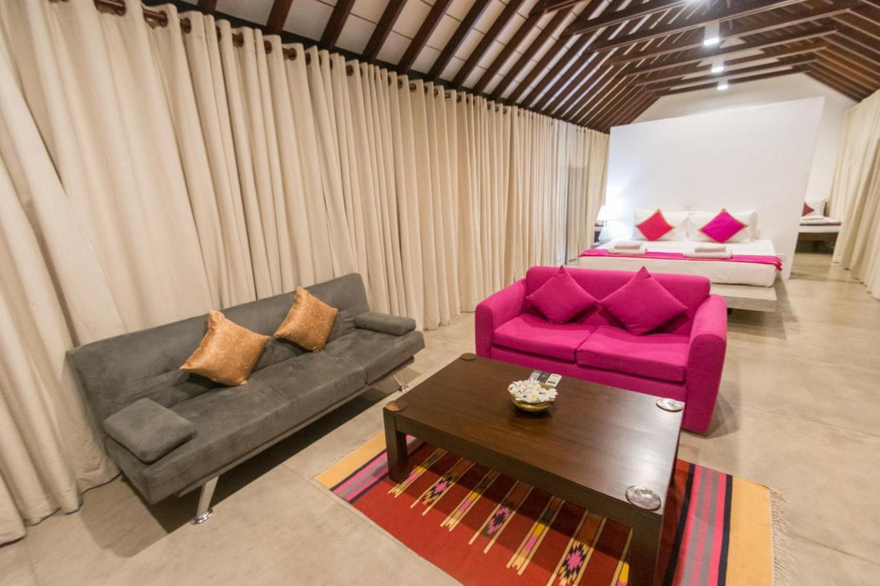 Bed and Breakfast Om Shambhala Colombo Esterno foto